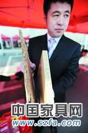 工商質(zhì)檢揭露家具黑幕 鋸末摻花生皮號(hào)稱實(shí)木(圖)