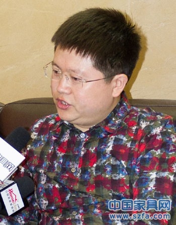 賴(lài)氏家具總經(jīng)理賴(lài)鵬程接受記者采訪(fǎng)現(xiàn)場(chǎng)