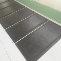 PVC防疲勞腳墊，防靜電抗疲勞地墊的作用，環(huán)保防靜電桌墊